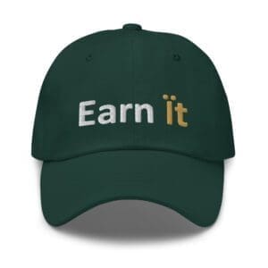 Dark green cap embroidered with Earn it