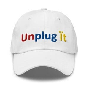 White baseball cap embroidered with Unplug it